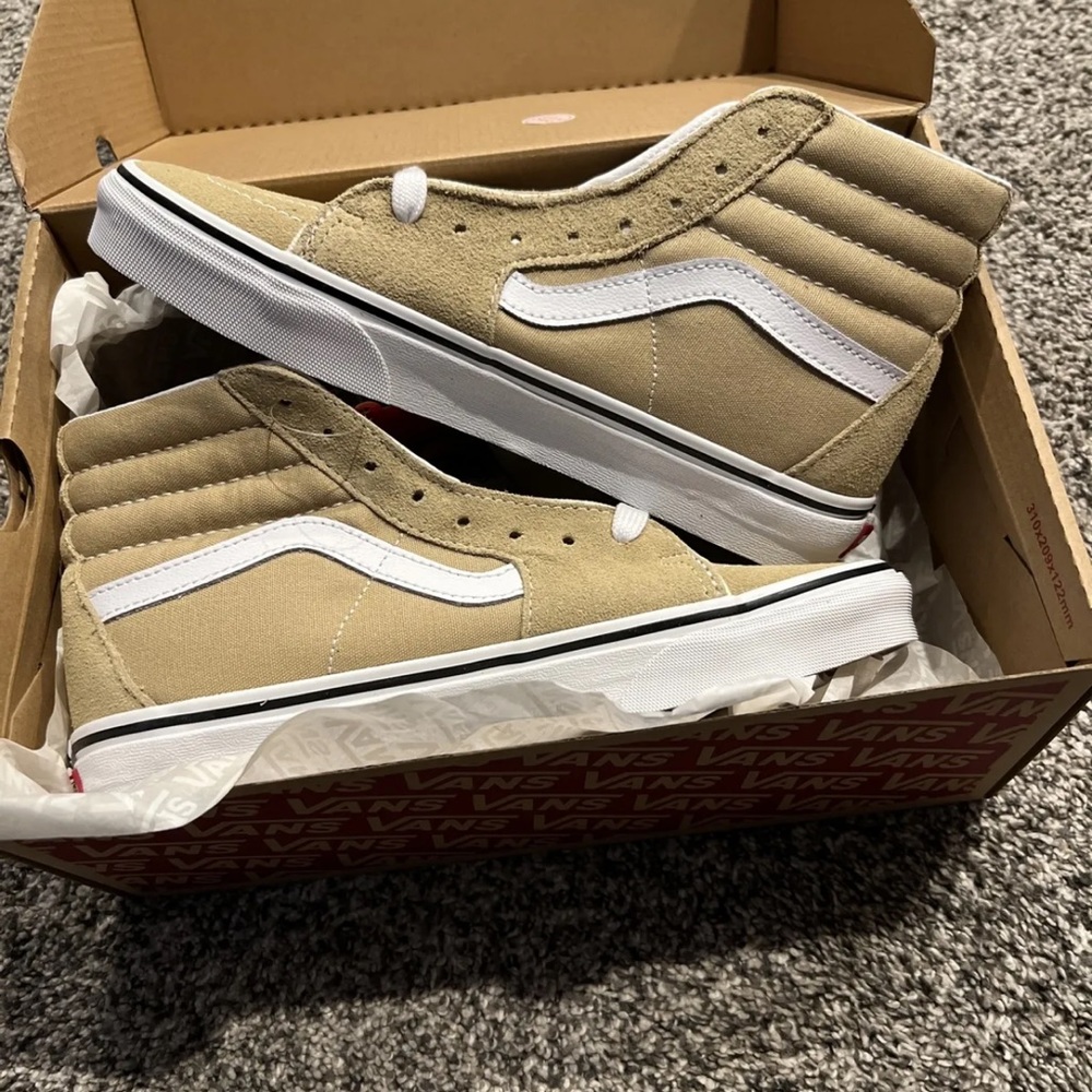 #9  vans women’s size 8 / men’s size 6.5 taupe vans NEW